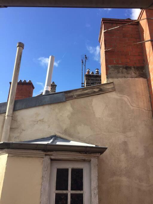 Appartement Le Silence Des Toits / Silence Under The Roofs *