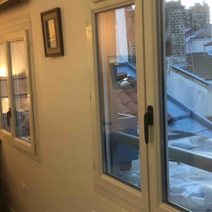Le Silence Des Toits / Silence Under The Roofs Apartment *